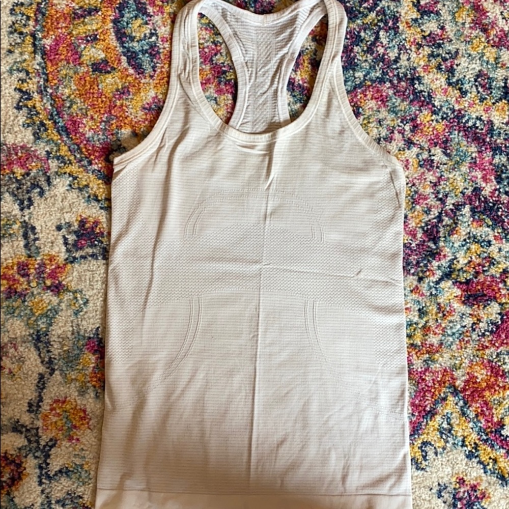 White lululemon tank top